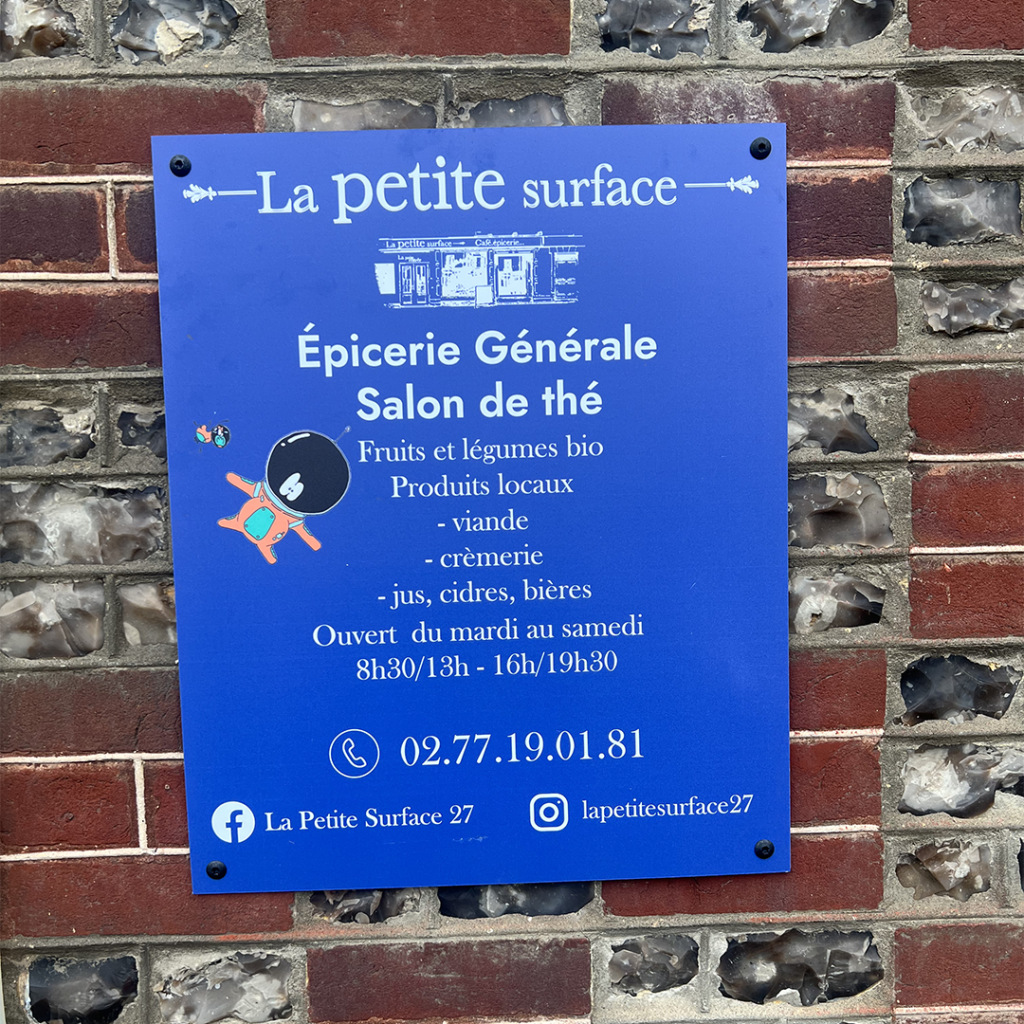 Panneau publicitaire pour une épicerie cantine à Vexin Sur Epte - La Petite Surface